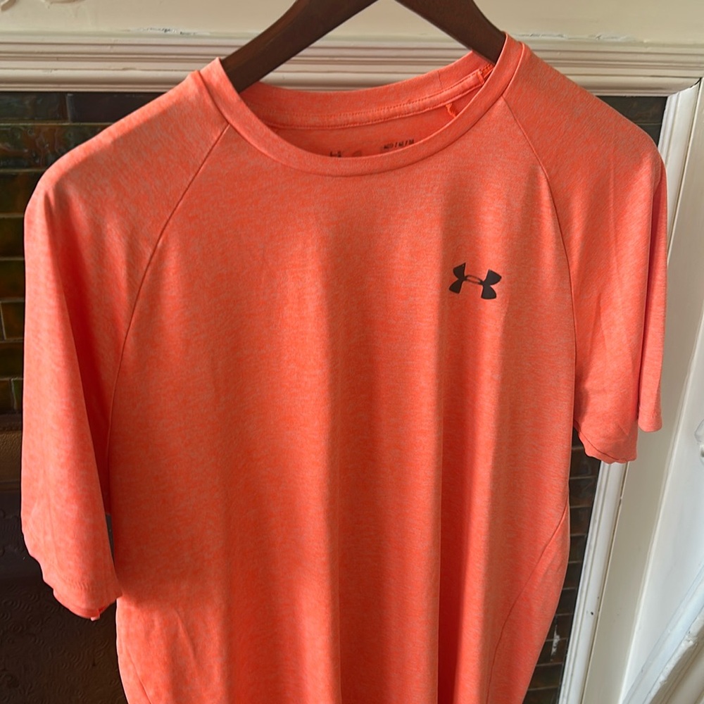 Men’s neon orange under armor tee